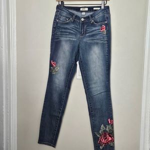 Vintage America Blued Boho Skinny  Rose Embroidered Patchwork Size 4R /27